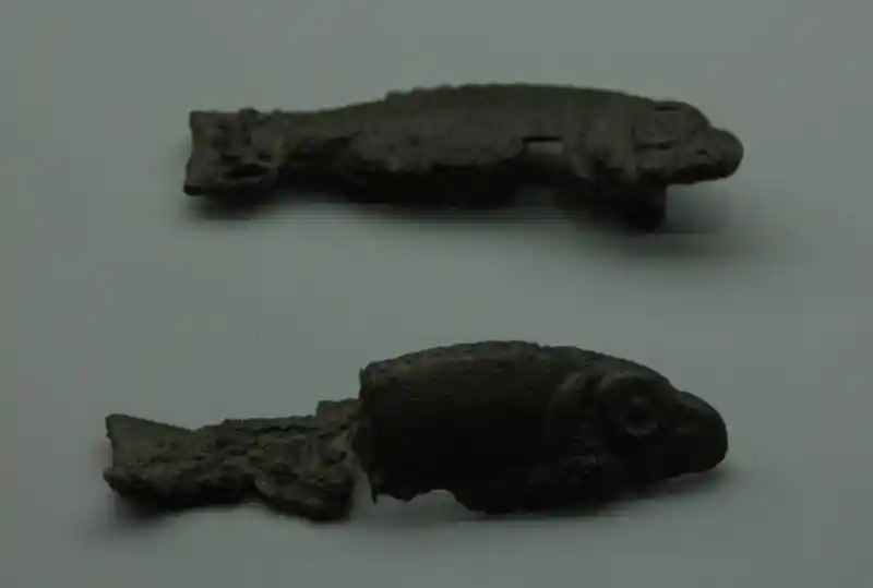 Fish figurines